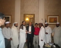 صاحبزادہ شبیر احمد سرکار کی گورنر پنجاب چوہدری محمد سرور صاحب سے ملاقات۔ لاہور2014